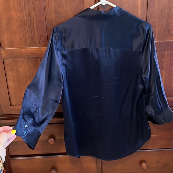 L'Agence navy silk 3/4 button down top - Picture 5 of 6